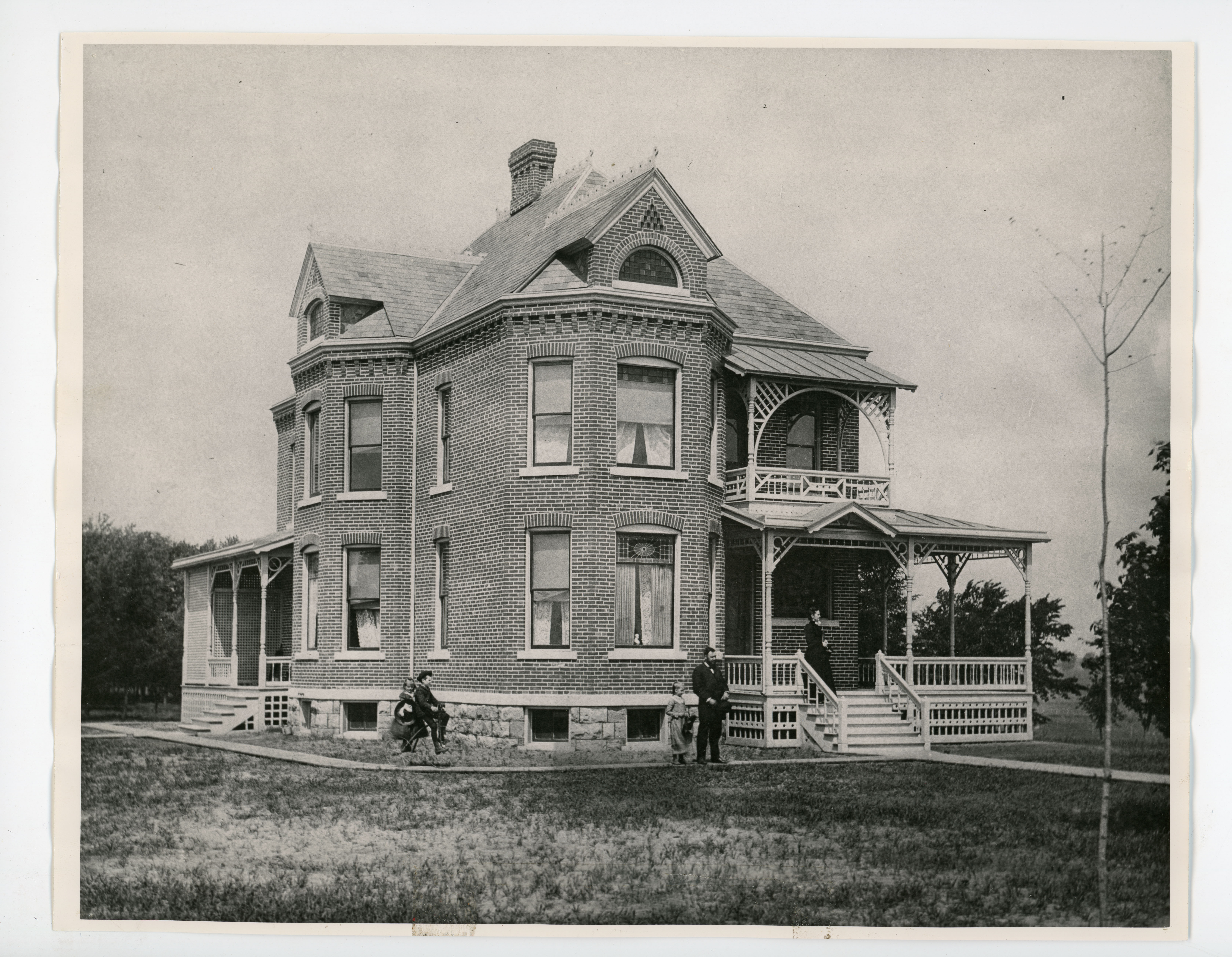 President Seerley and his family outside the President's Cottage