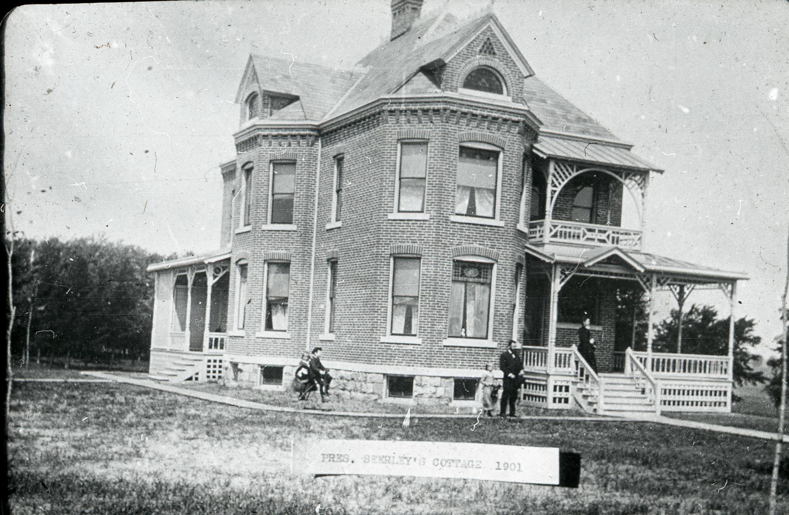 President Seerley and his family outside of the President’s Cottage, 1901