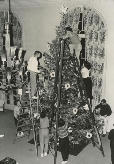 Tree decorating in the Georgian Lounge