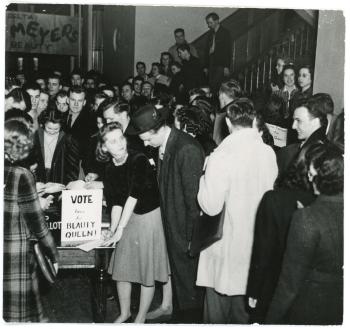 Crowd of students gathered to place their ballots in Old Gold Beauty contest