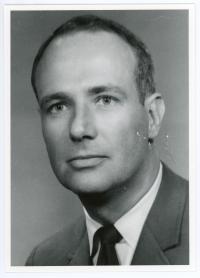 Headshot of Stanley F. Redeker