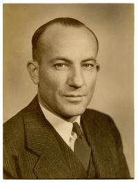 Headshot of former UNI President Malcolm Poyer Price