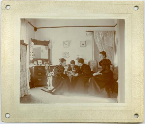 Women studying in the Rownd House