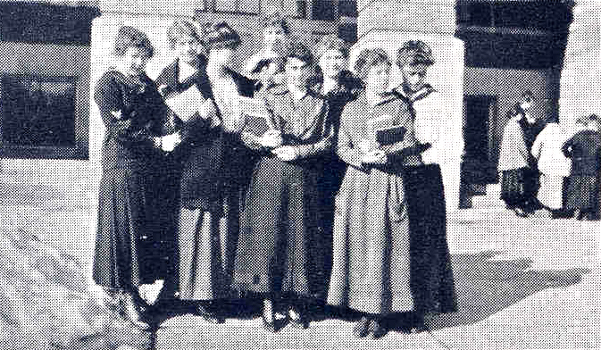 Sioux Club in front of the Library, 1916.