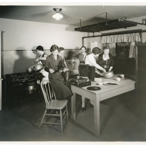 Women in Bartlett Hall student kitchen