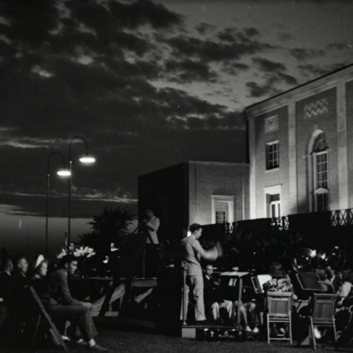 Crowd in front of Commons at night